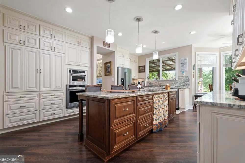 21 Rocky CIR NE White, GA 30184