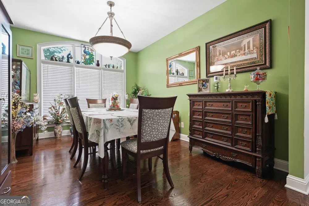 21 Rocky CIR NE White, GA 30184