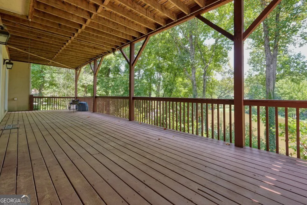 21 Rocky CIR NE White, GA 30184