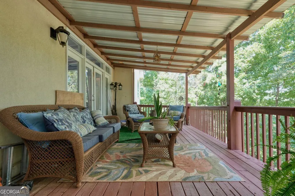 21 Rocky CIR NE White, GA 30184