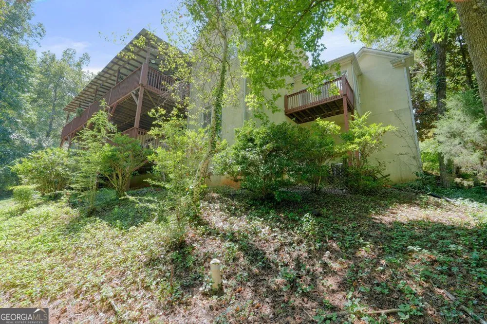 21 Rocky CIR NE White, GA 30184