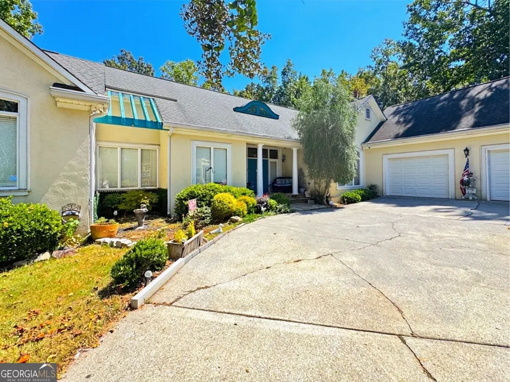 21 Rocky CIR NE White, GA 30184