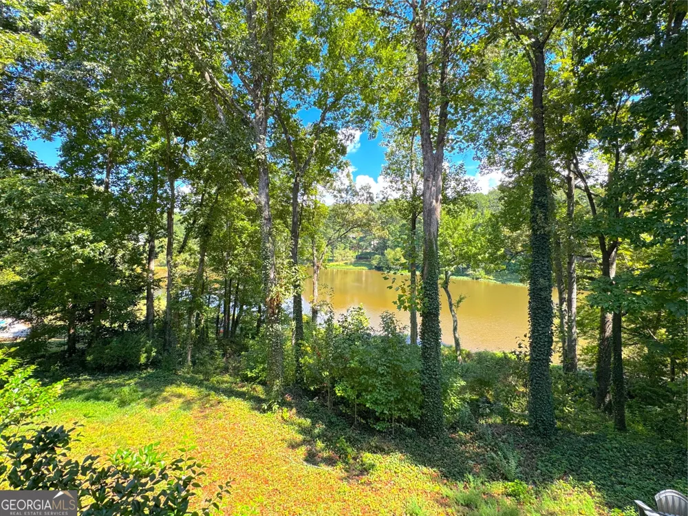 21 Rocky CIR NE White, GA 30184