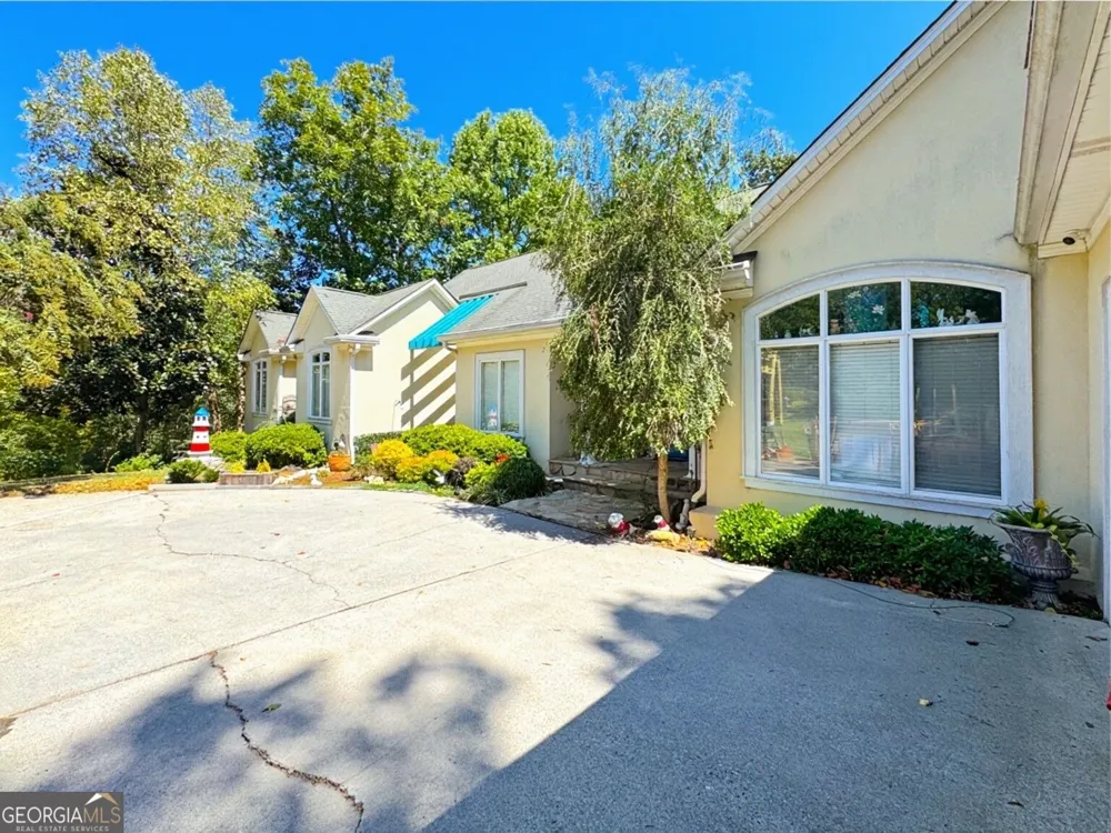21 Rocky CIR NE White, GA 30184