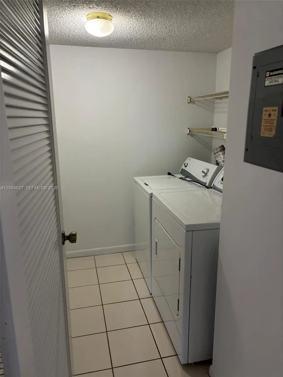 718 Sunny Pine Way #H2 Green Acres, FL 33415