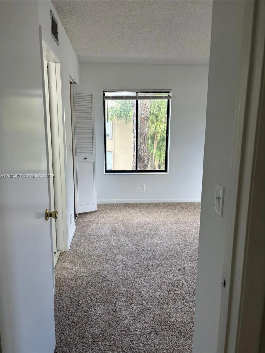 718 Sunny Pine Way #H2 Green Acres, FL 33415