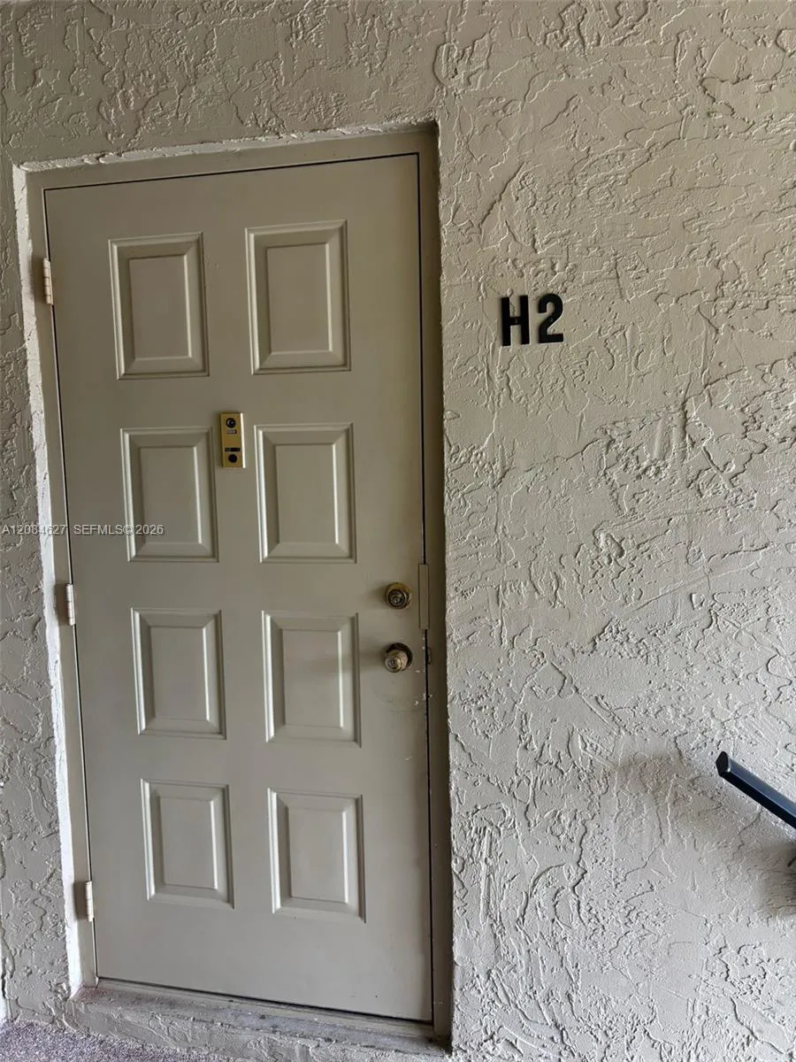 718 Sunny Pine Way #H2 Green Acres, FL 33415