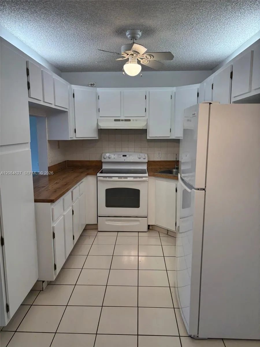 718 Sunny Pine Way #H2 Green Acres, FL 33415