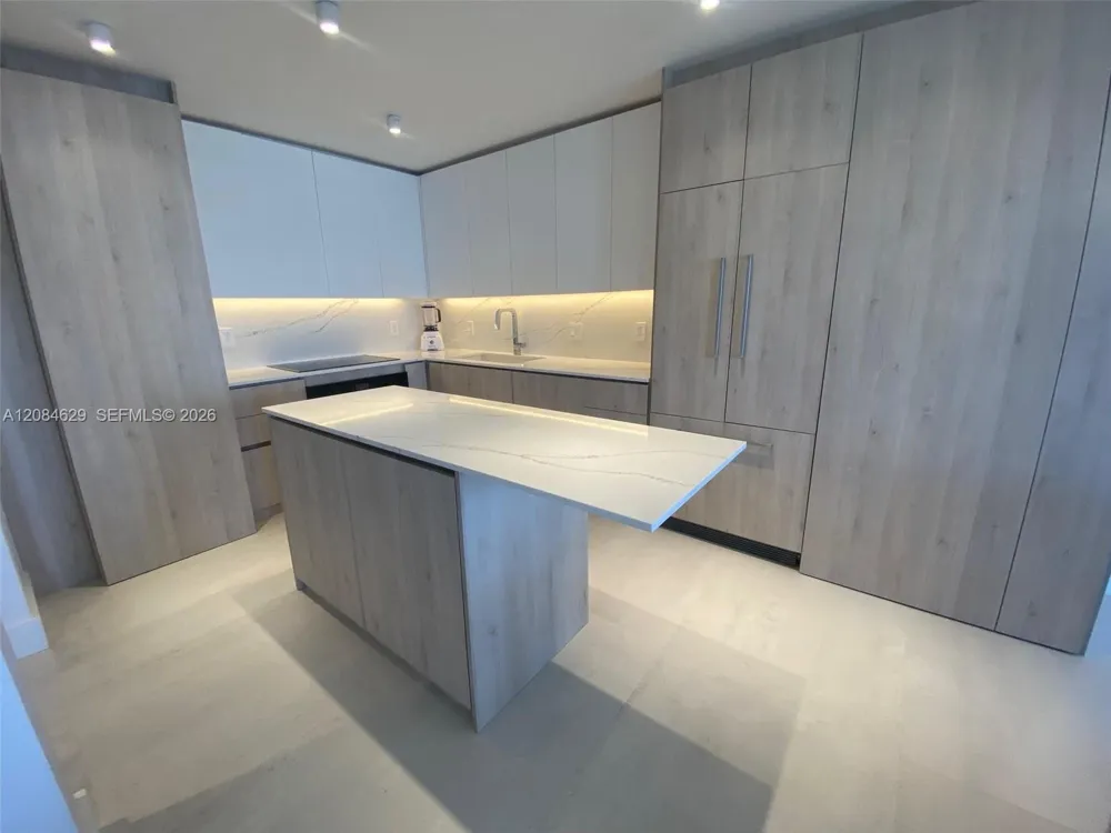 1901 Brickell Ave #B2411 Miami, FL 33129