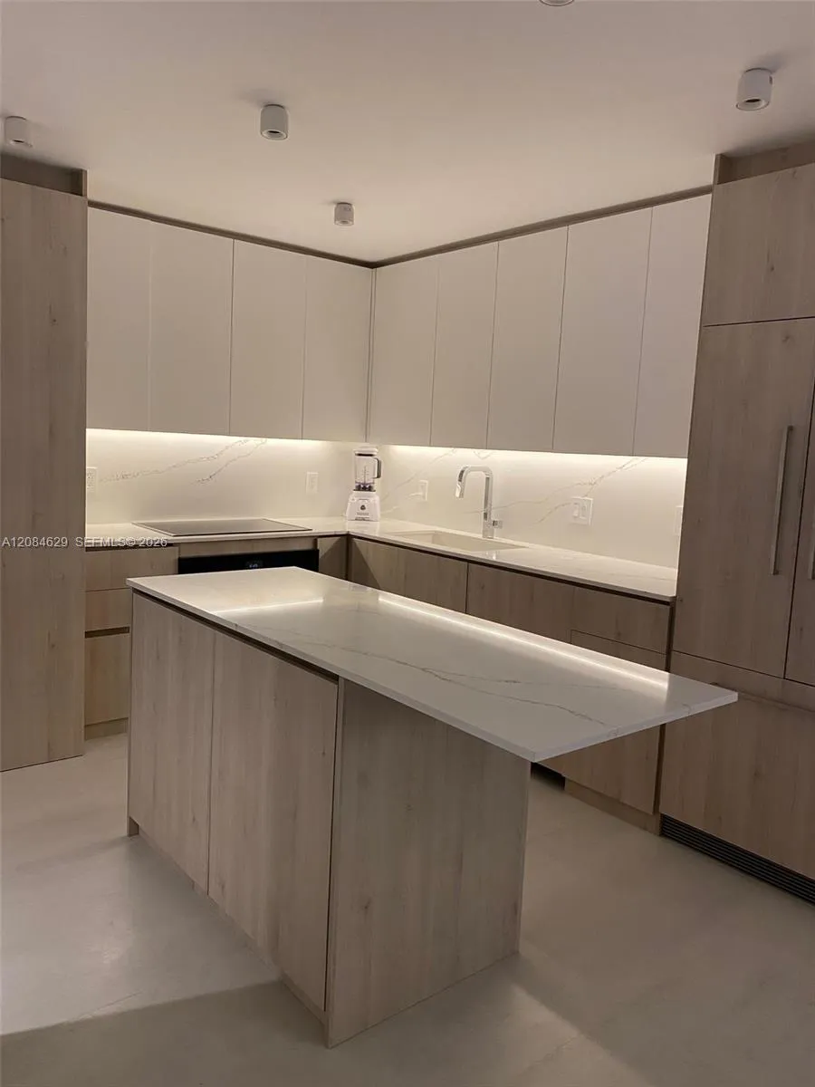 1901 Brickell Ave #B2411 Miami, FL 33129