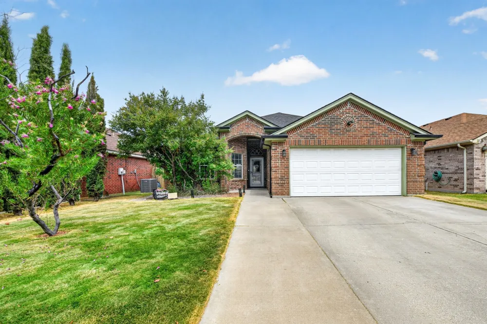 9228 Jason Drive White Settlement, TX 76108