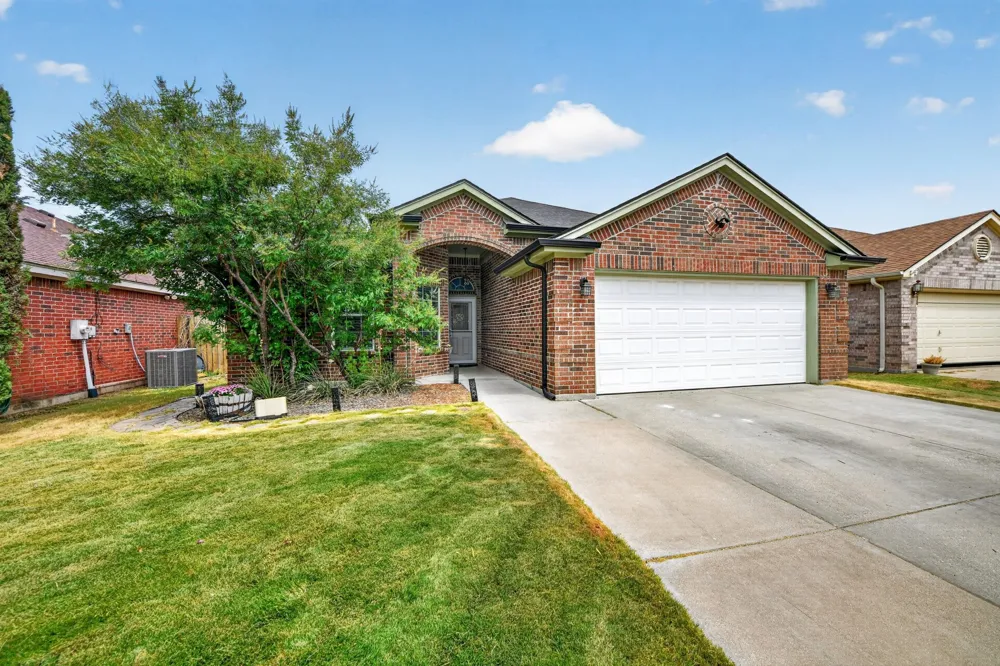 9228 Jason Drive White Settlement, TX 76108