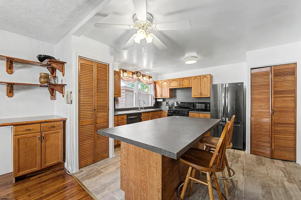 2110 Amherst Northfield, NJ 08234