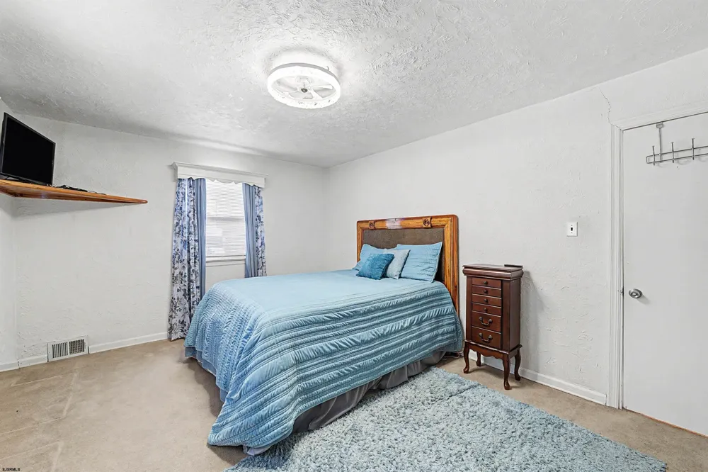 2110 Amherst Northfield, NJ 08234