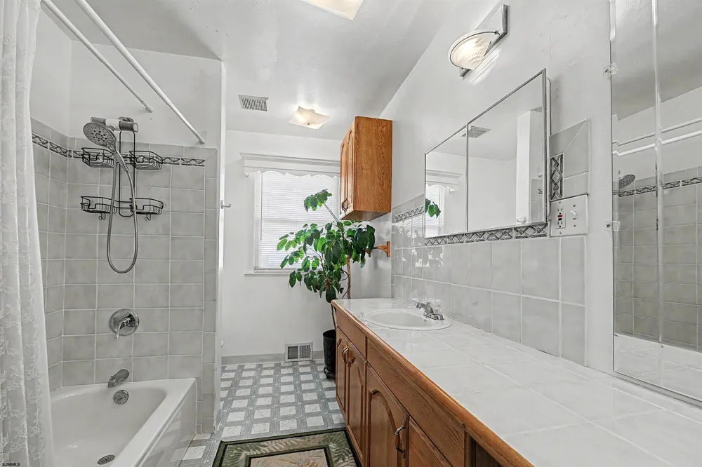 2110 Amherst Northfield, NJ 08234