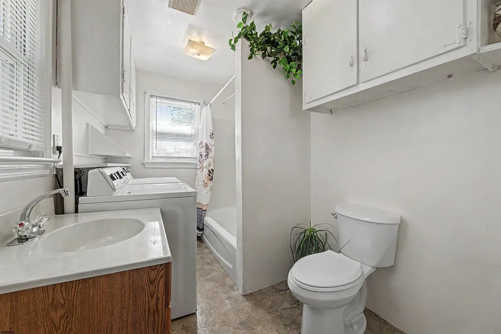 2110 Amherst Northfield, NJ 08234