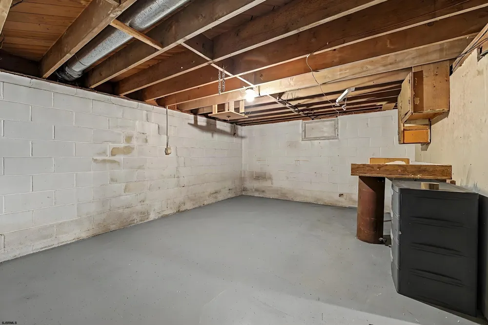 2110 Amherst Northfield, NJ 08234