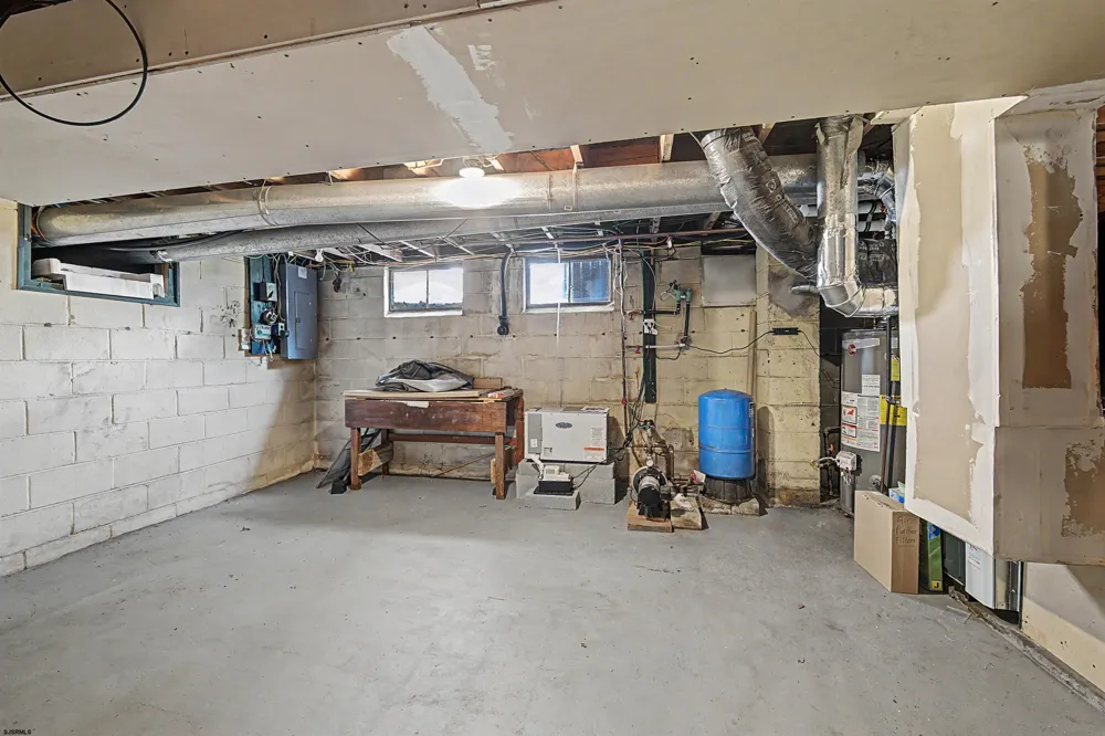 2110 Amherst Northfield, NJ 08234