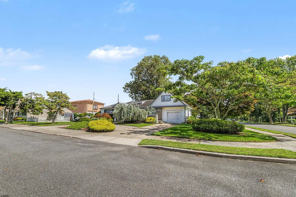 2110 Amherst Northfield, NJ 08234
