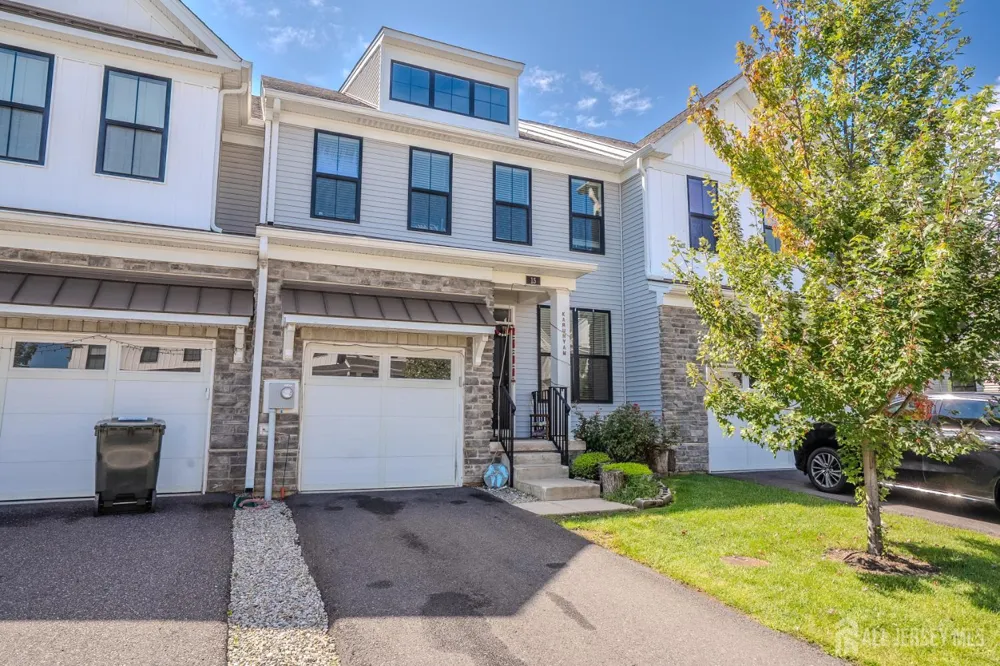 15 Clover Lane Monroe, NJ 08831