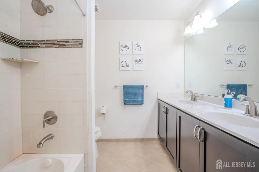 15 Clover Lane Monroe, NJ 08831