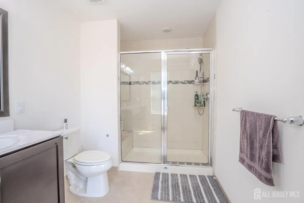 15 Clover Lane Monroe, NJ 08831