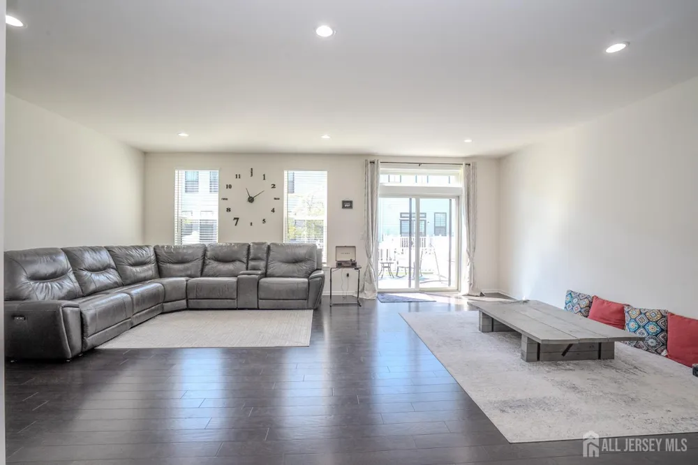 15 Clover Lane Monroe, NJ 08831