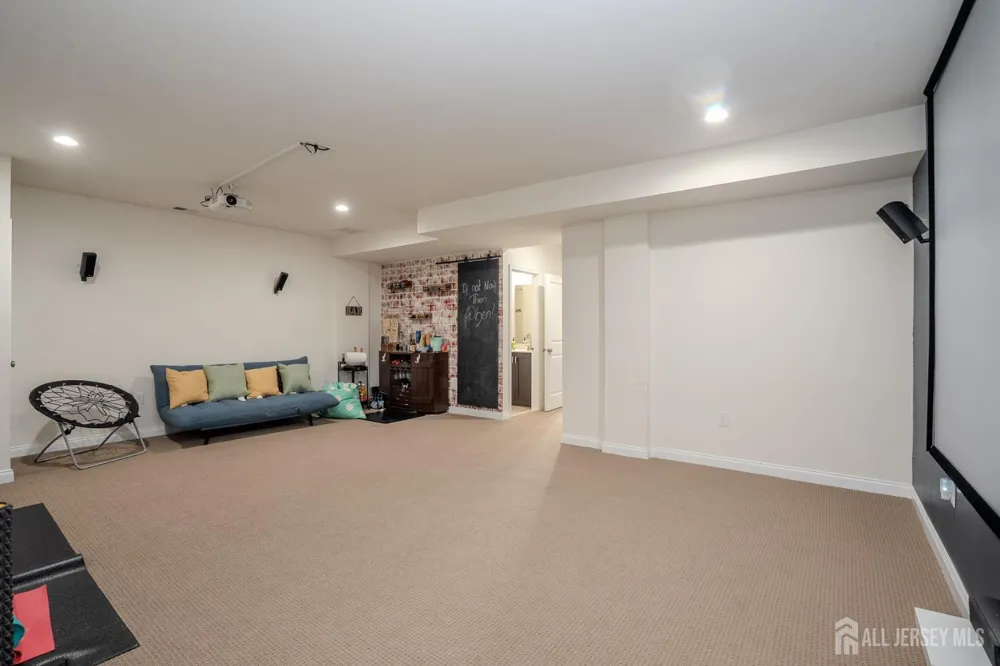 15 Clover Lane Monroe, NJ 08831