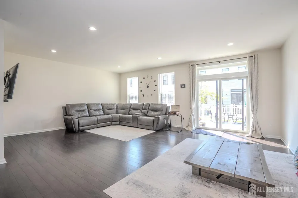 15 Clover Lane Monroe, NJ 08831