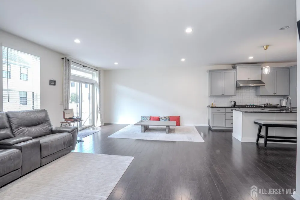 15 Clover Lane Monroe, NJ 08831