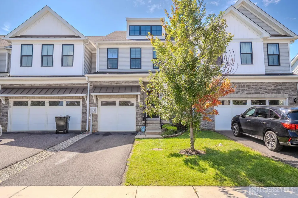 15 Clover Lane Monroe, NJ 08831