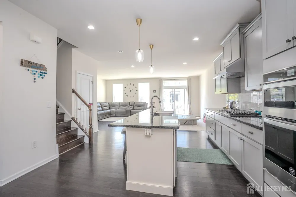 15 Clover Lane Monroe, NJ 08831