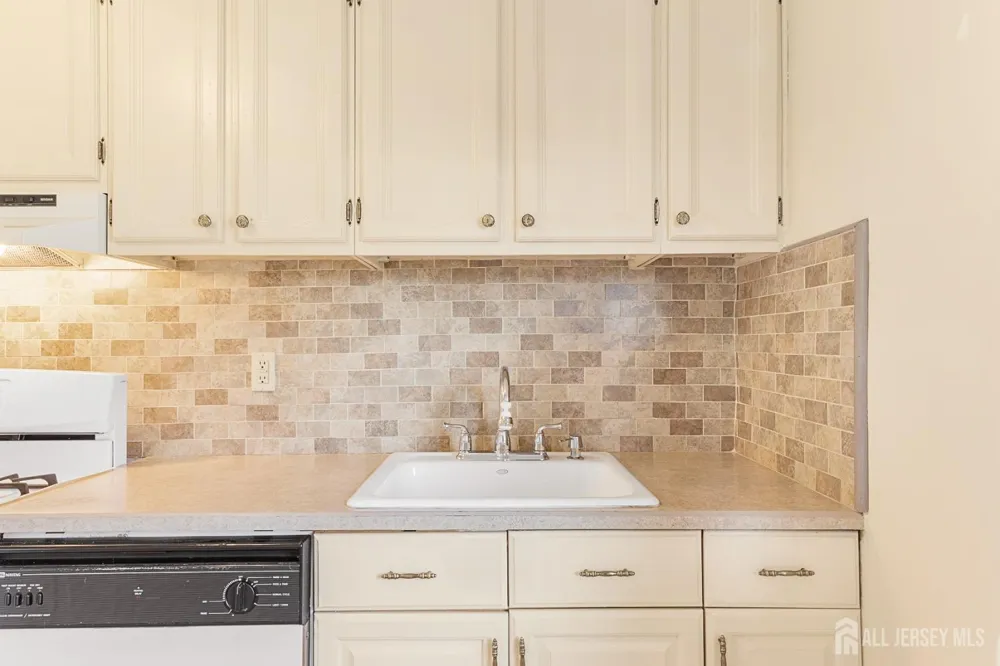 11 Wellesley Road Parlin, NJ 08859
