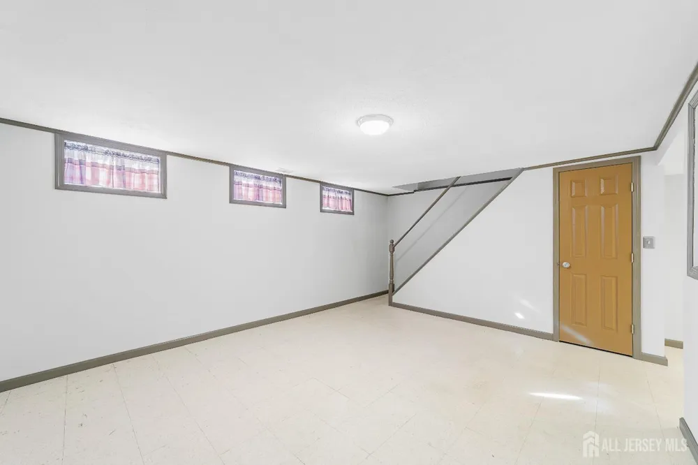 11 Wellesley Road Parlin, NJ 08859