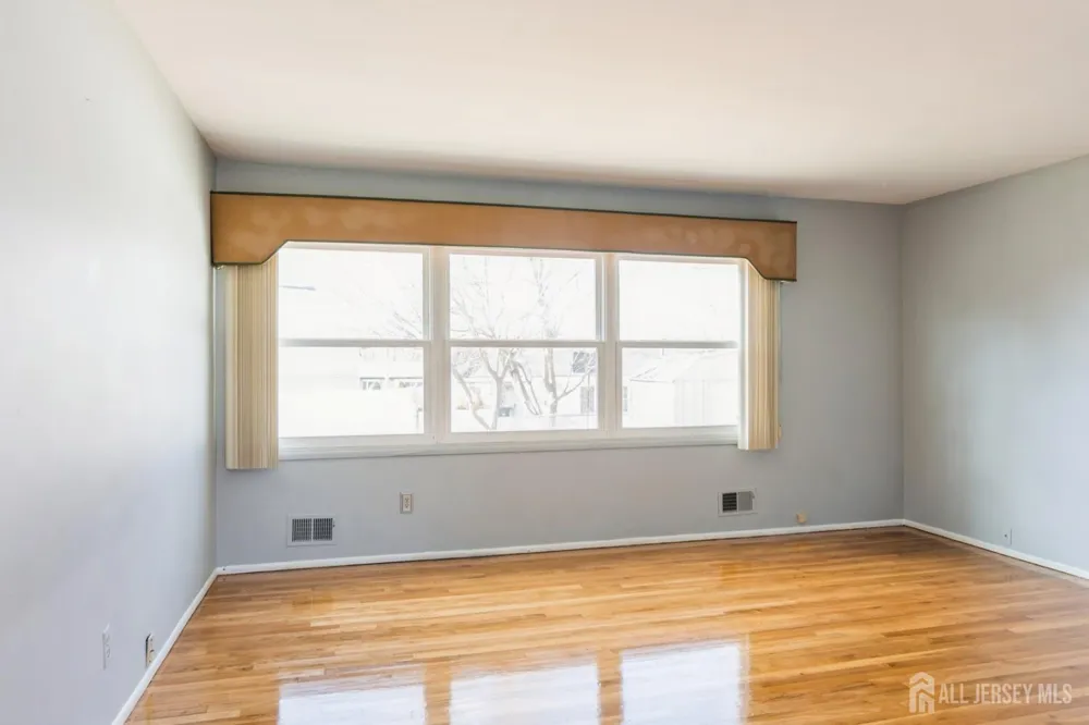 11 Wellesley Road Parlin, NJ 08859