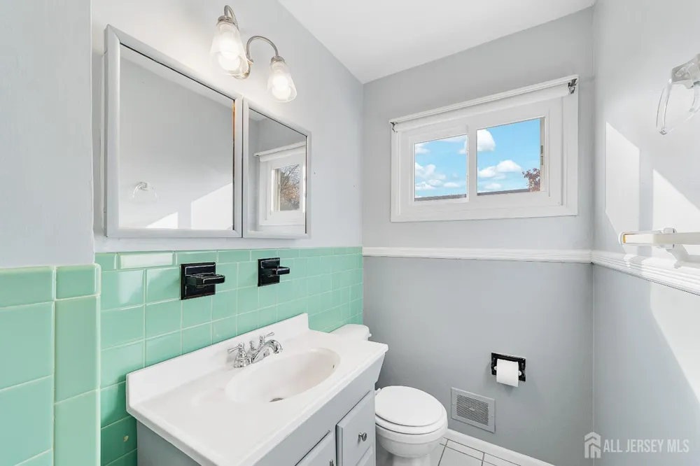 11 Wellesley Road Parlin, NJ 08859