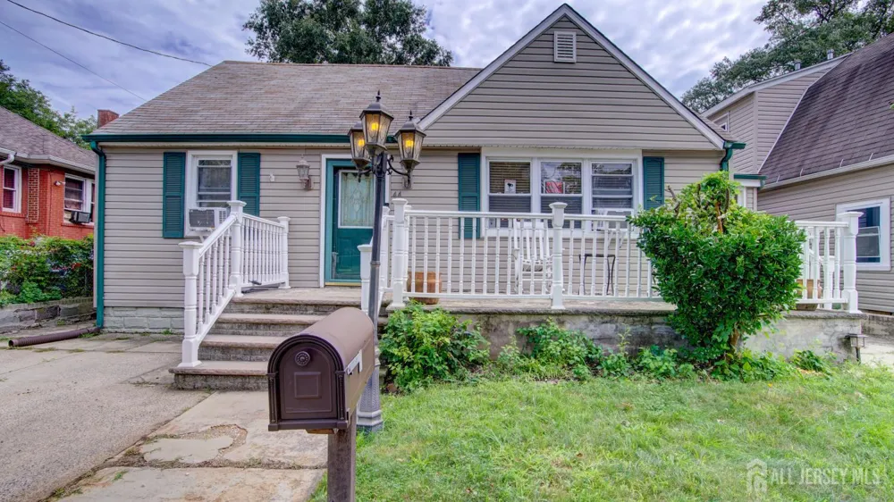 44 Briarwood Avenue Keansburg, NJ 07734