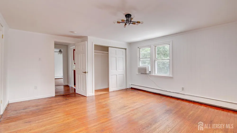 44 Briarwood Avenue Keansburg, NJ 07734