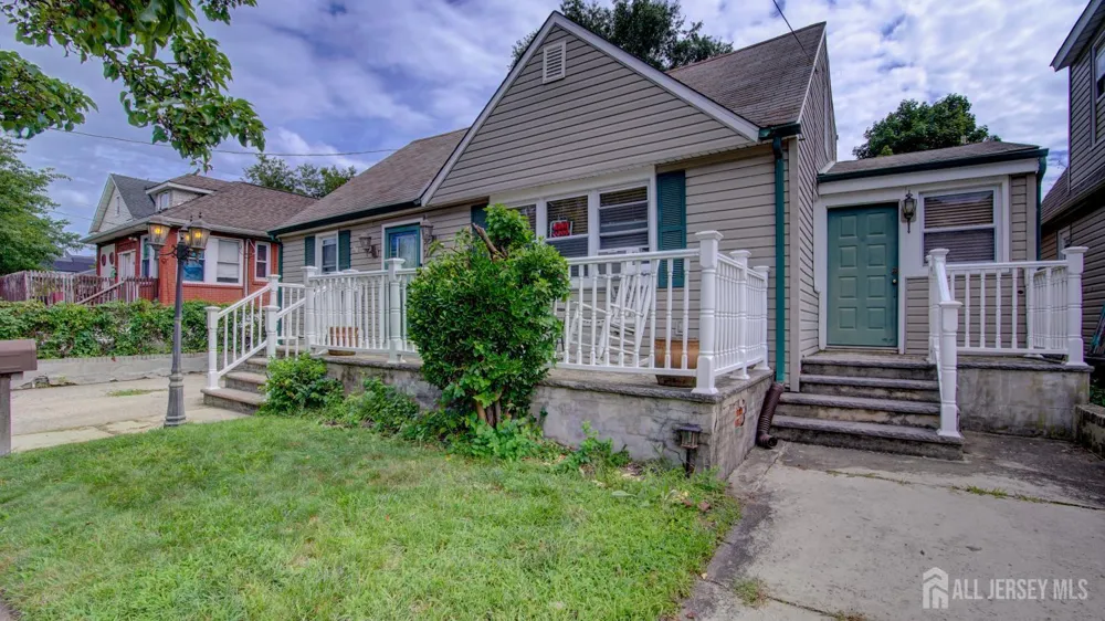 44 Briarwood Avenue Keansburg, NJ 07734