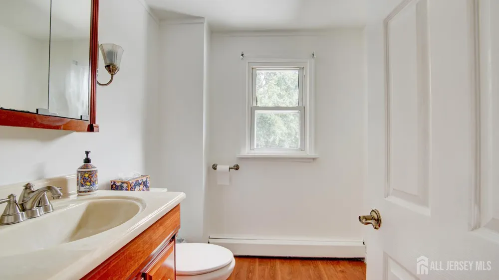 44 Briarwood Avenue Keansburg, NJ 07734