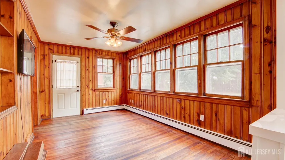 44 Briarwood Avenue Keansburg, NJ 07734