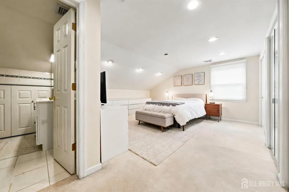 9 Meyer Road Edison, NJ 08817