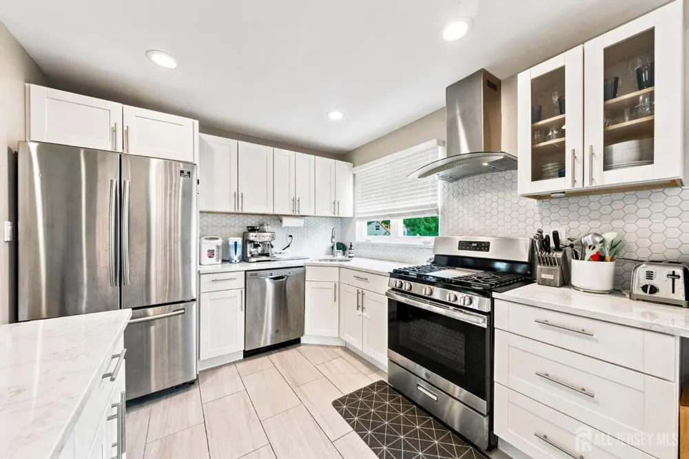 9 Meyer Road Edison, NJ 08817