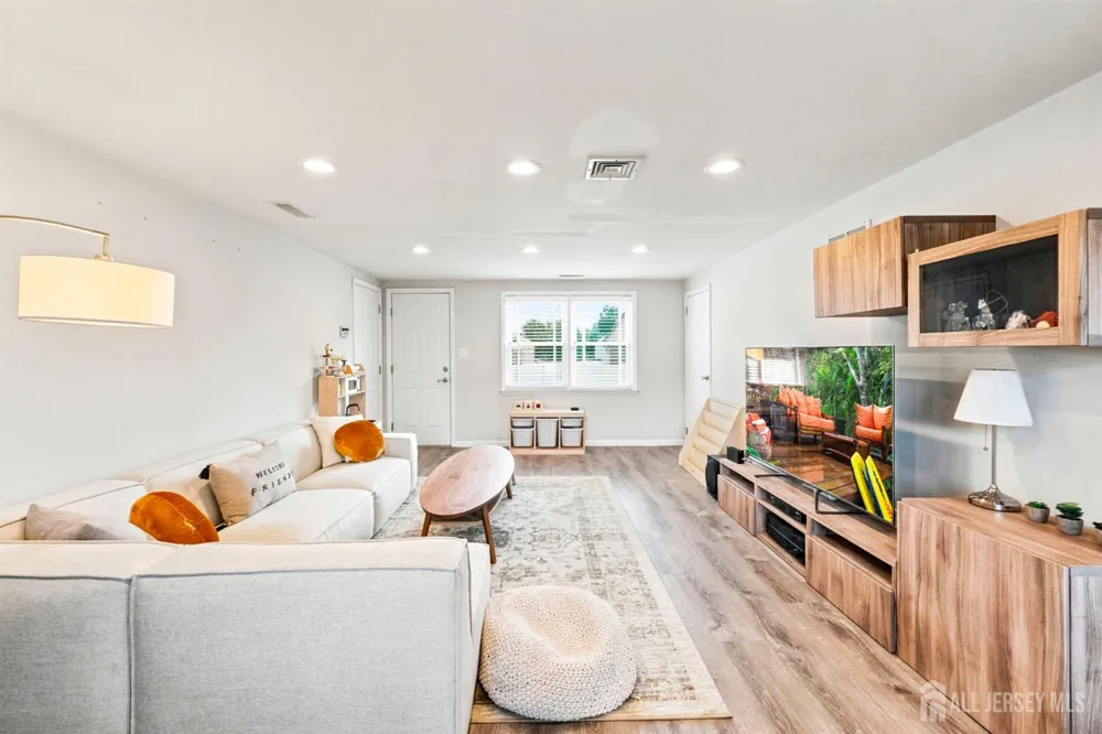 9 Meyer Road Edison, NJ 08817