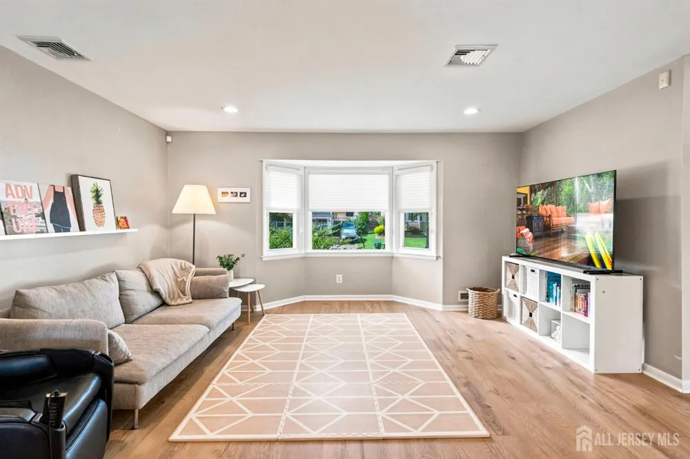 9 Meyer Road Edison, NJ 08817