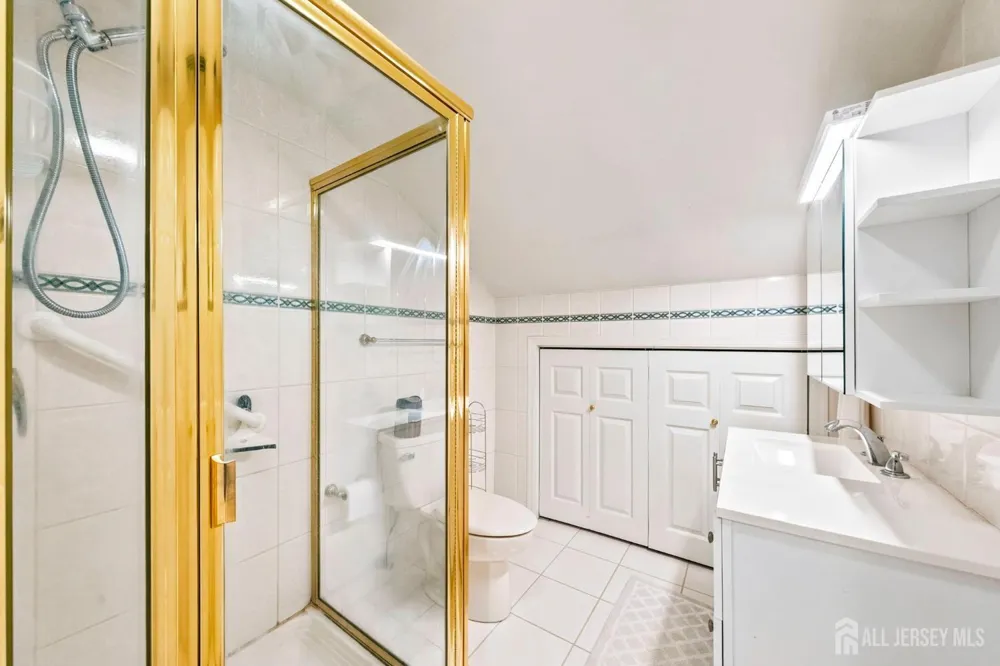 9 Meyer Road Edison, NJ 08817