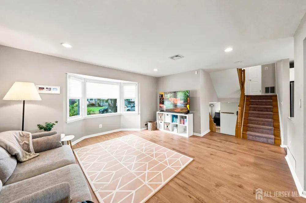 9 Meyer Road Edison, NJ 08817