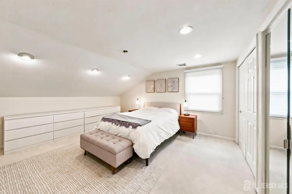 9 Meyer Road Edison, NJ 08817
