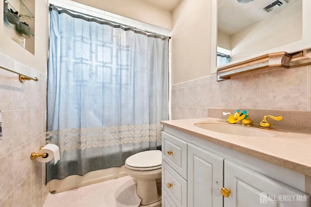 9 Meyer Road Edison, NJ 08817