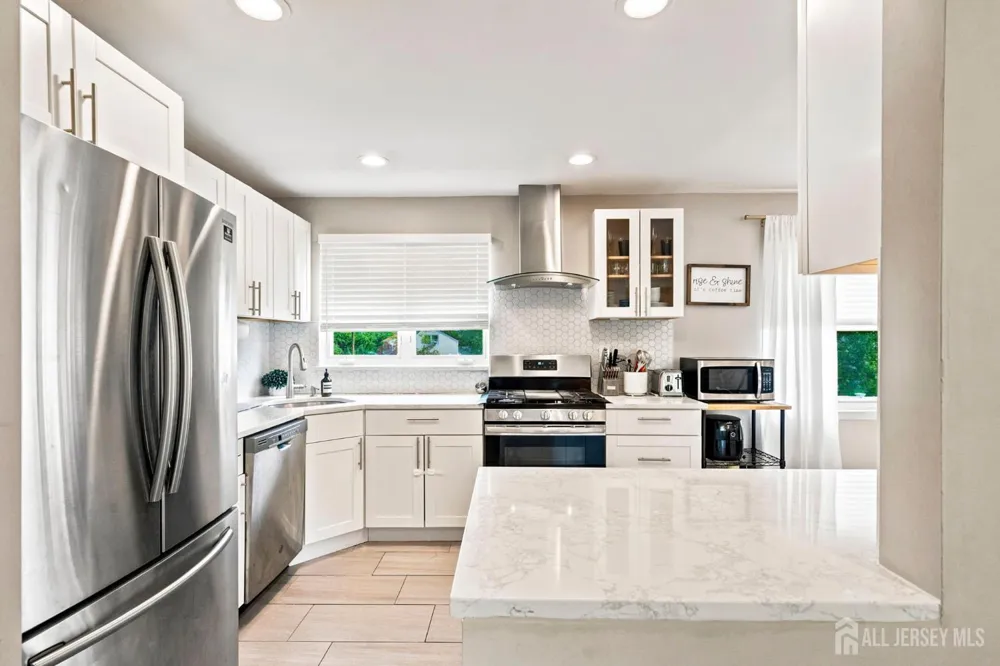 9 Meyer Road Edison, NJ 08817
